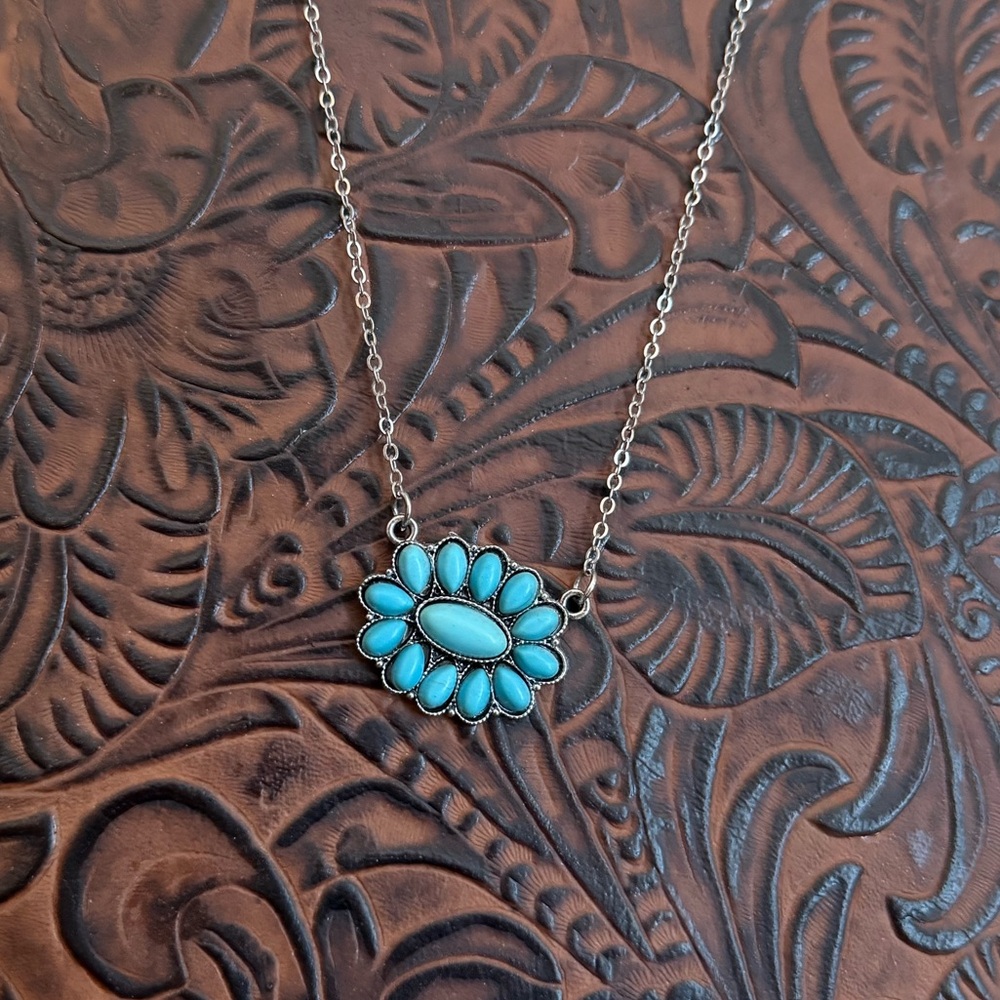 FAUX Turquoise Flower Pendant Necklace - Women Jewelry
